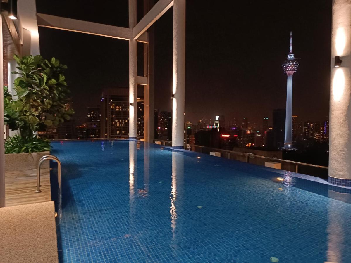 Cl 93b Balcony Klcc View