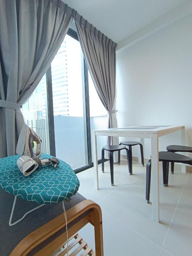 Cl 93b Balcony Klcc View * Kuala Lumpur