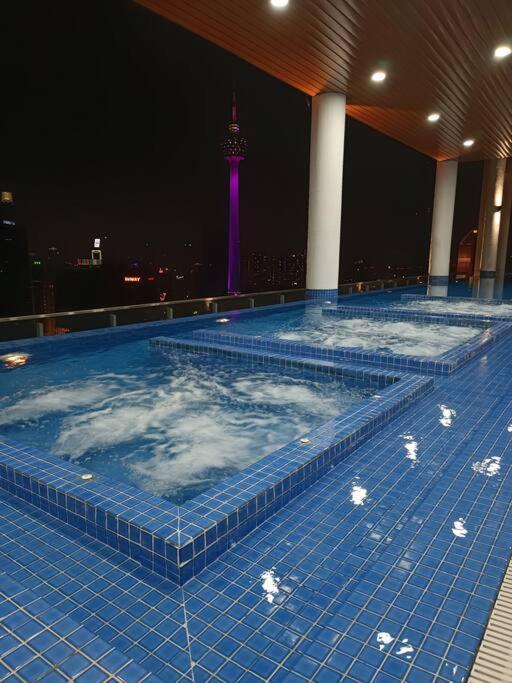 Cl 93b Balcony Klcc View * Kuala Lumpur