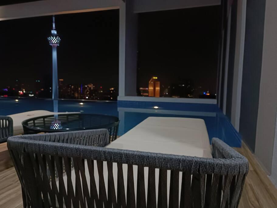Cl 93b Balcony Klcc View Apartment Kuala Lumpur